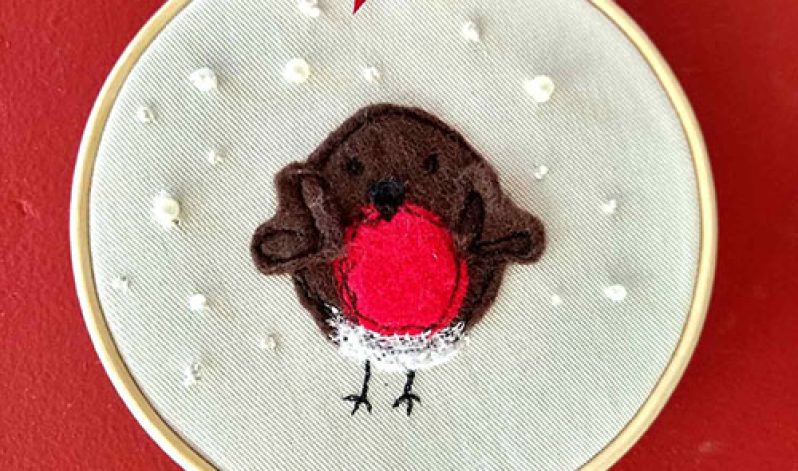 Helen Moyes: Machine & Hand Stitch Adorable Robin in a Hoop​